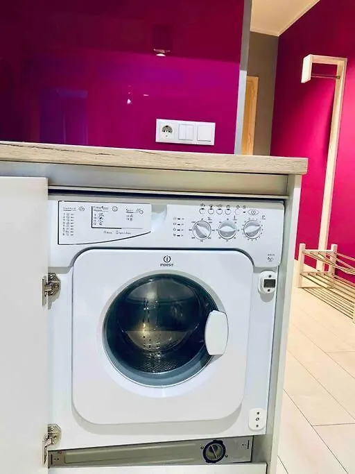 Magenta Apartment With Free Wifi Sofie