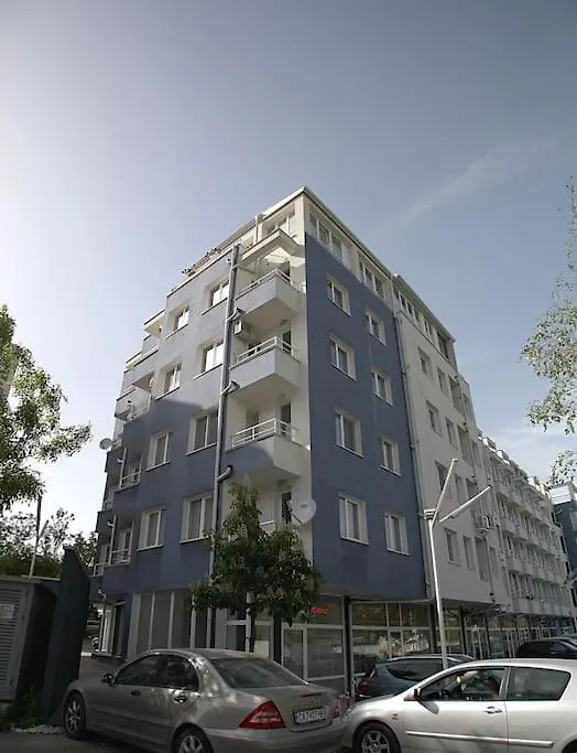Magenta Apartment With Free Wifi Sofie